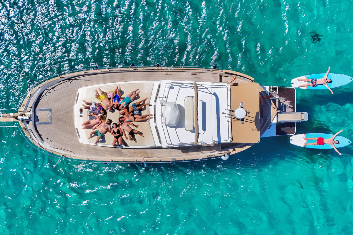 barcos de lujo en alquiler con patrón