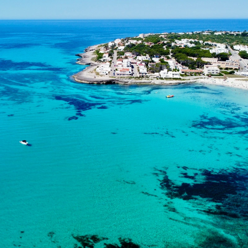 Ruta en barco por la costa sur de Menorca: 7 calas, aguas turquesa y snorkel