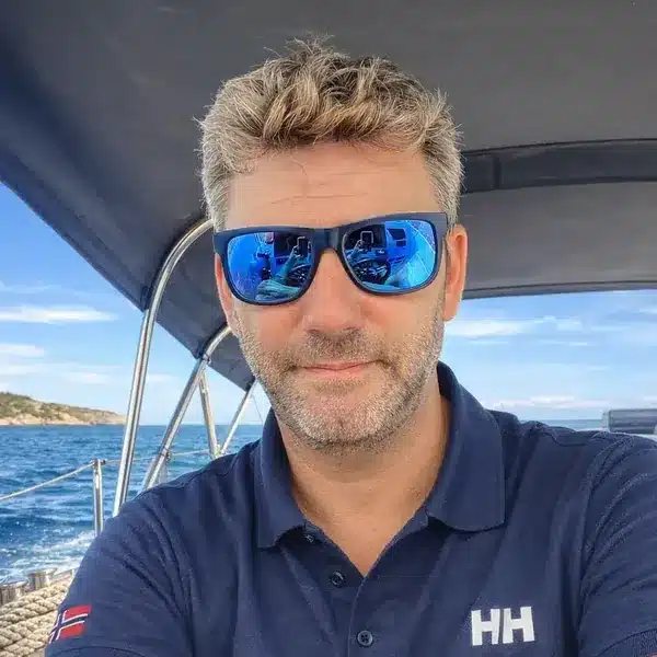 Gabriel Orfila Pons, patrón de Nautic Charter Menorca, a bordo de su barco